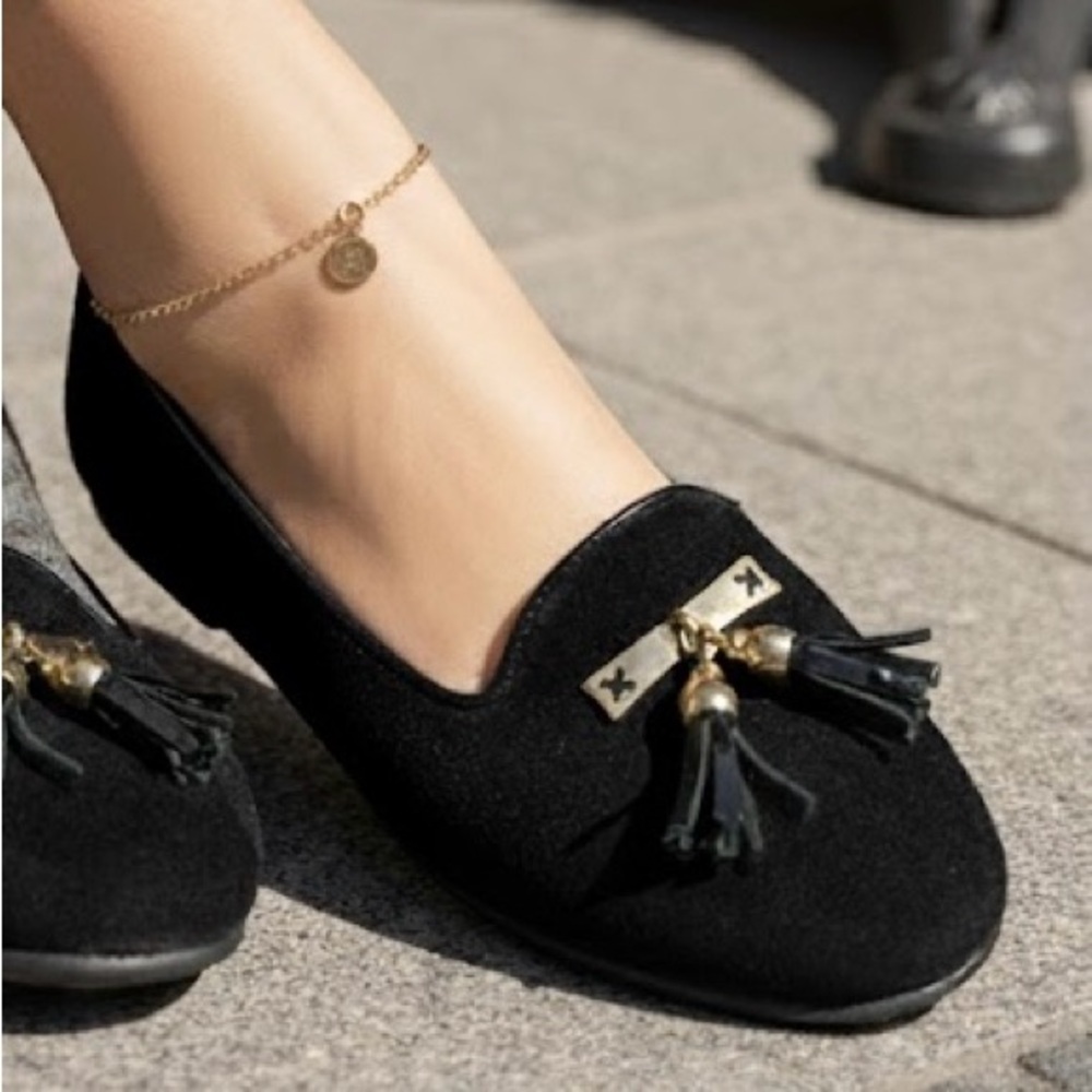 The Flexx Women’s Missliper Suede Loafers Flats w/ Gold Plate and Tassels Black